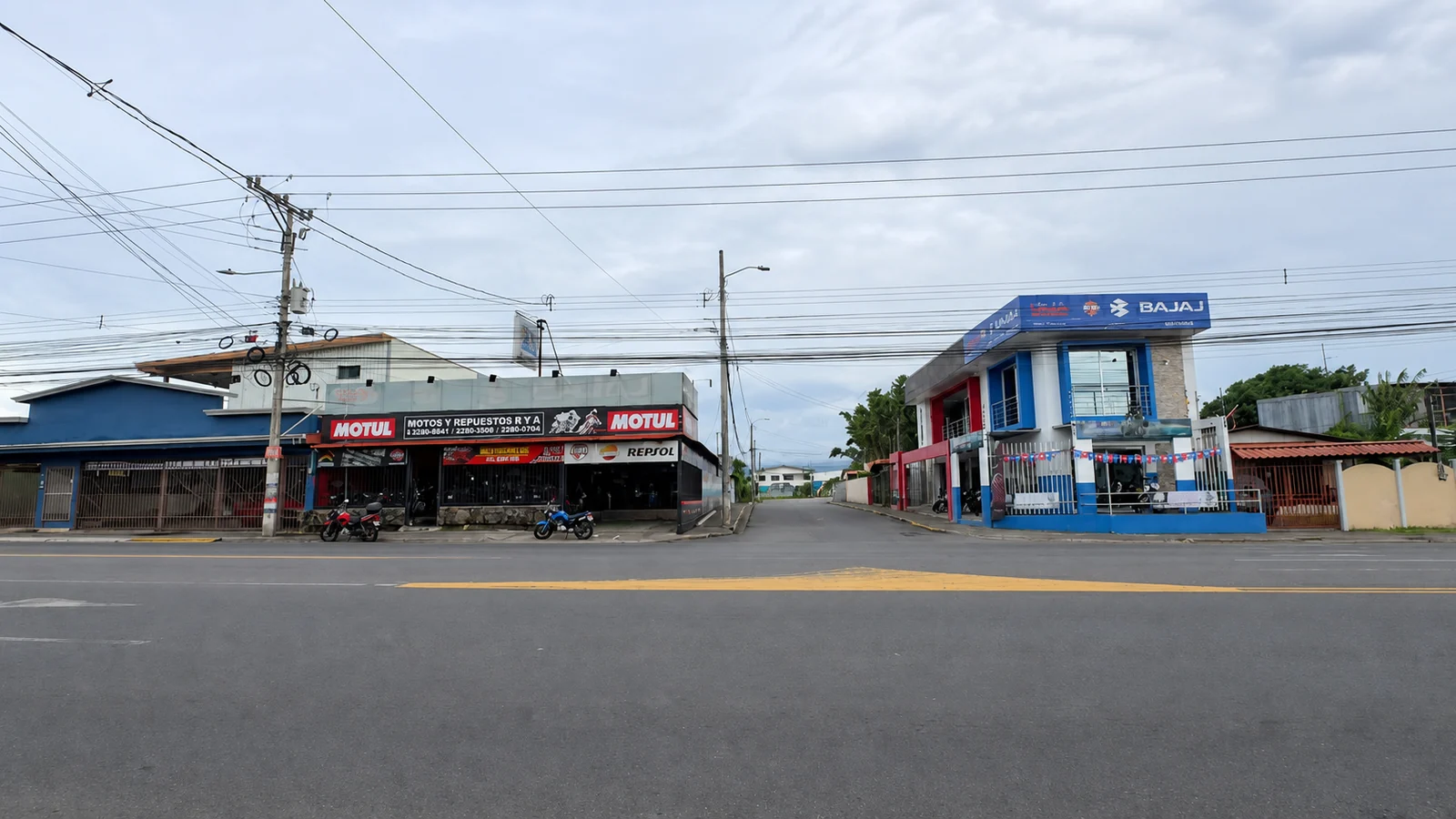 Motorepuestos RYA y punto de venta Bajaj en San Joaquín de Flores